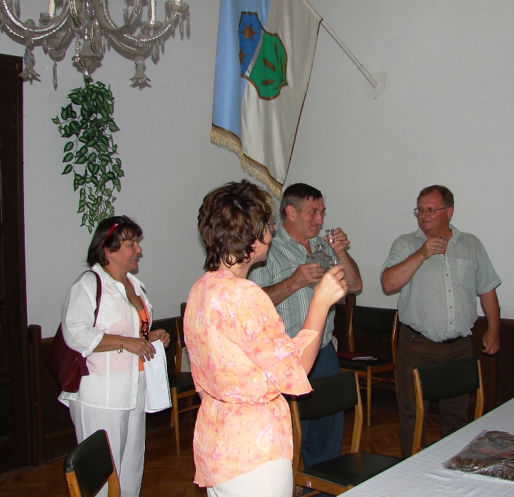 Fotogaléria *ROK 2007: Návšteva obce Santov-príprava k podpisu Priateľskej zmluvy na cezhraničnú spoluprácu 20.06.2007 (40) *ROK 2007: Návšteva obce Santov-príprava k podpisu Priateľskej zmluvy na cezhraničnú spoluprácu 20.06.2007