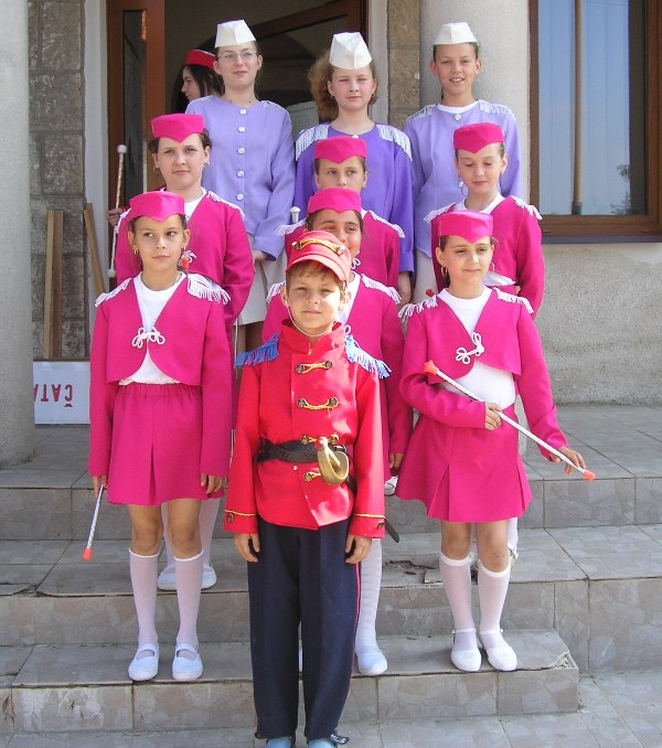 Fotogaléria MAŽORETKY pri ZŠ s MŠ Žemberovce (8) MAŽORETKY pri ZŠ s MŠ Žemberovce