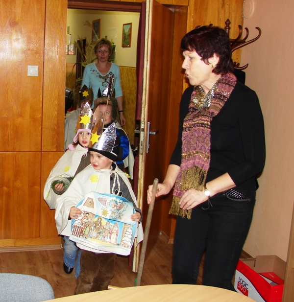 Fotogaléria ROK 2008: Koledovanie žiakov MŠ na obecnom úrade, 18.12.2008 (12) ROK 2008: Koledovanie žiakov MŠ na obecnom úrade, 18.12.2008
